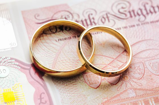 Wedding rings on British banknote