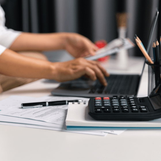 An insolvent company director calculates debts