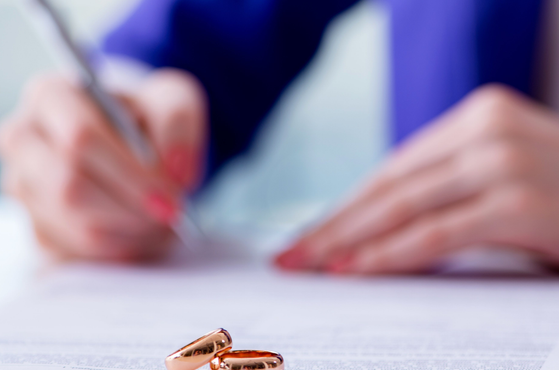 Wedding rings International marriage contract signed